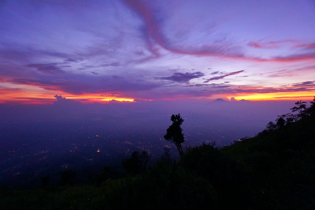 Mendaki Gunung Merbabu Via Suwanting Harapan Selepas Hujan Telusuri