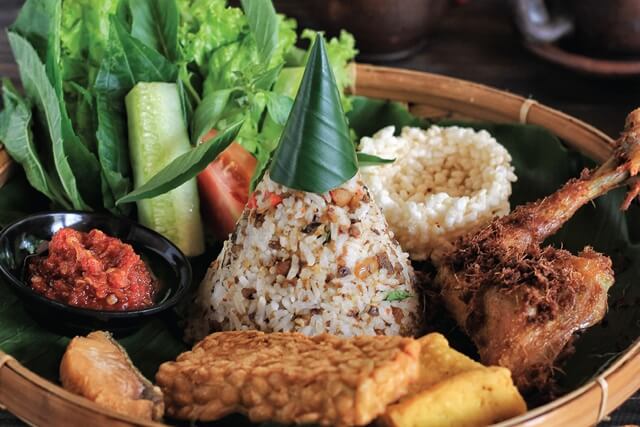 Mencicipi Kuliner Khas Sunda di Restoran "Seeng Nini" Tebet