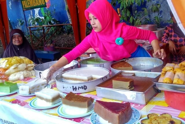 Jajanan Khas Banjar yang Bisa Kamu Jumpai di Pasar Wadai Banjarbaru