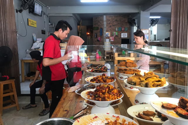 Menyantap Nasi Padang Vegetarian di Barat Jakarta