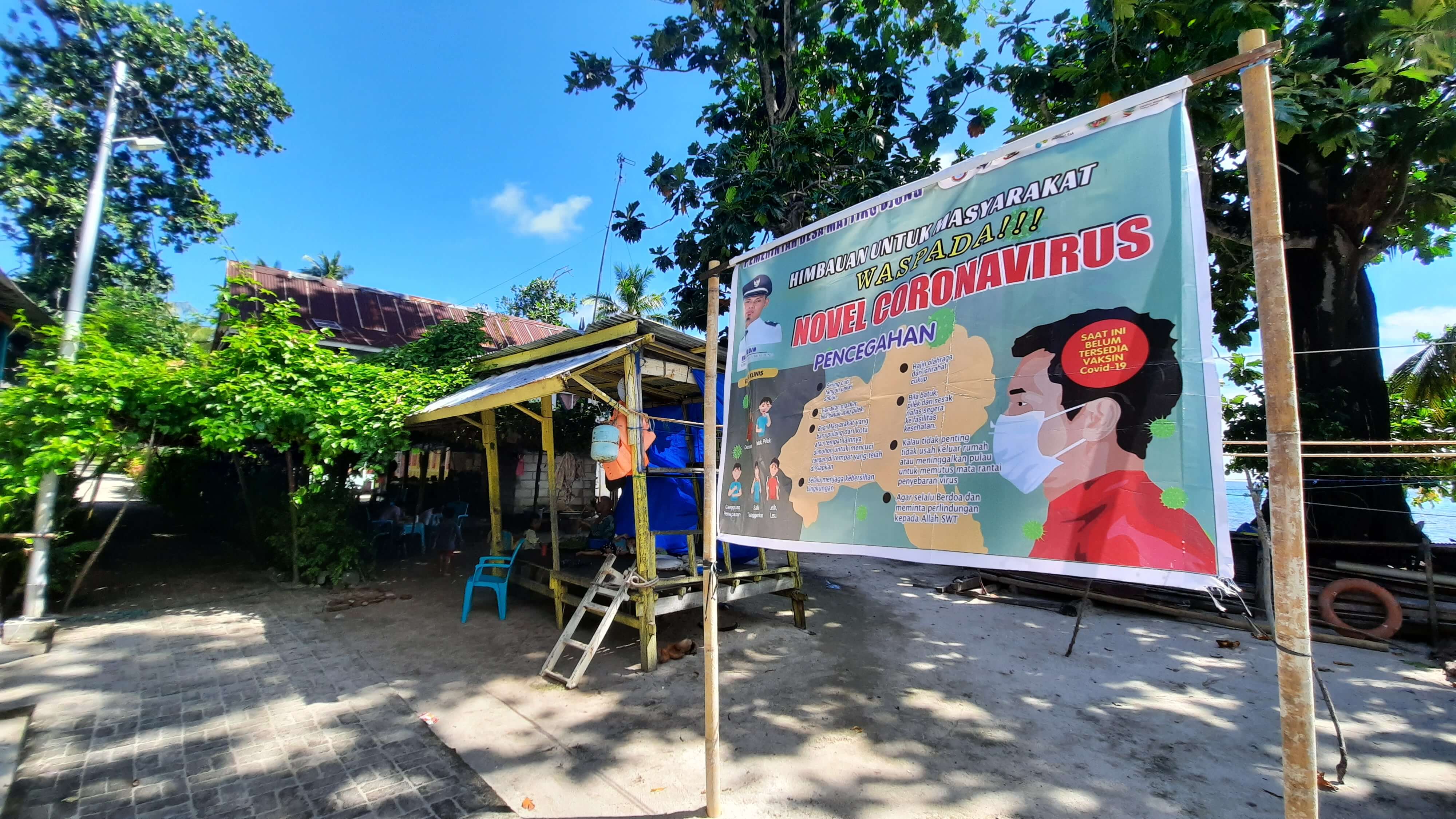 Spanduk imbauan kewasapadaan corona di Pulau Kapoposang/Syukron