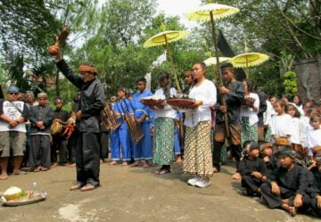 Tradisi Tutup Tahun Ngemban Taun di Kampung Cireundeu