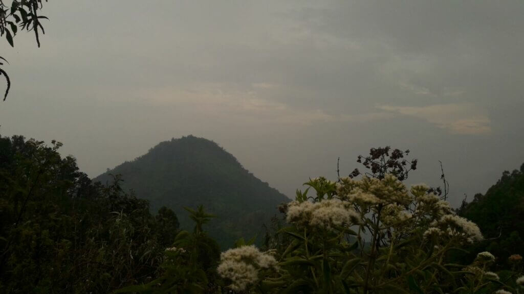 Gunung Panderman yang terlihat saat kami perjalanan
