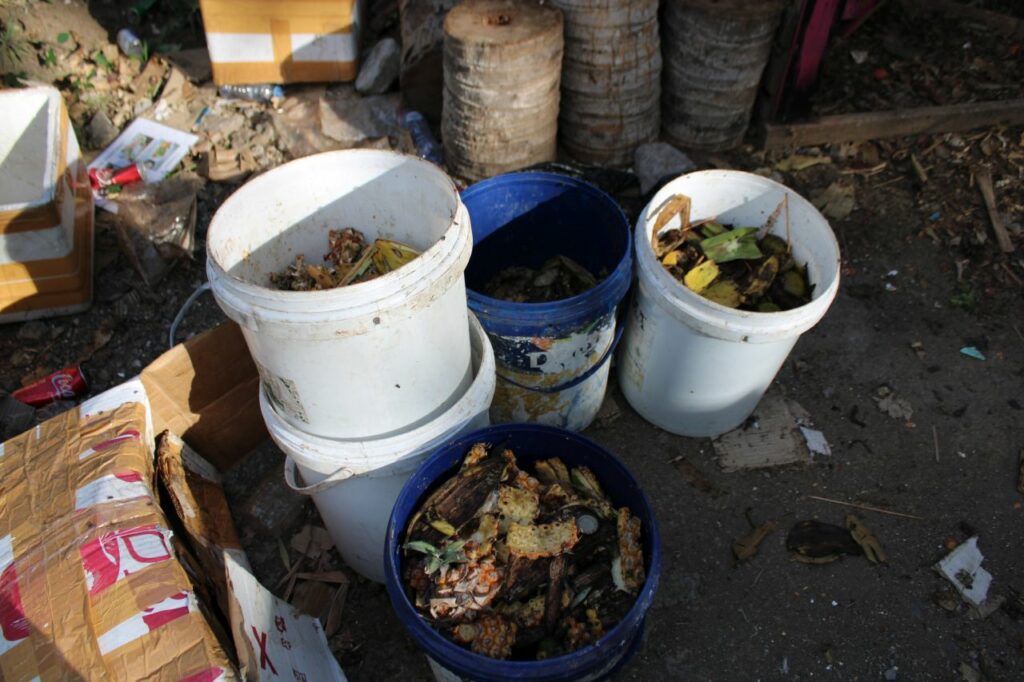 Selain sampah biasa, sampah organik juga menjadi perhatian Putu Gondrong (M. Irsyad Saputra)