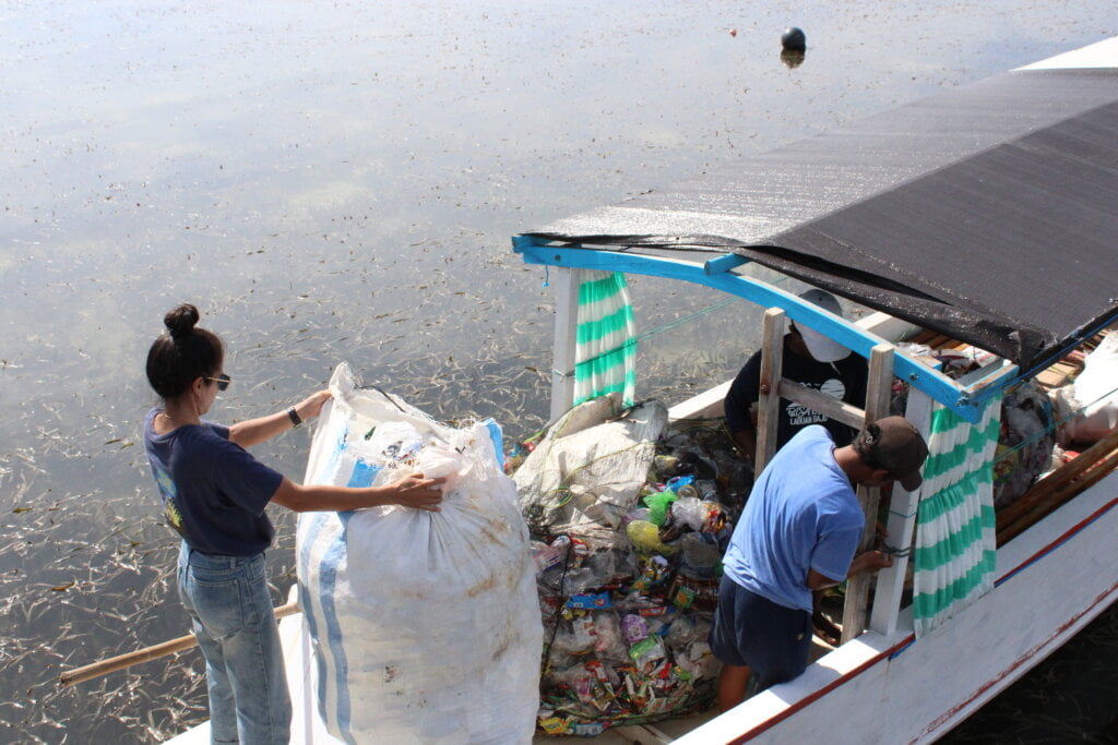 sampah plastik di pulau