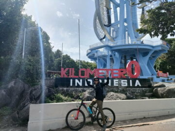 Bersepeda ke Monumen Kilometer Nol Indonesia