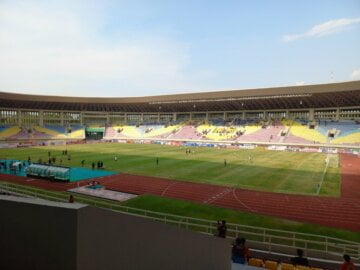 Menyaksikan Laga PSM Makassar di Stadion Manahan Solo