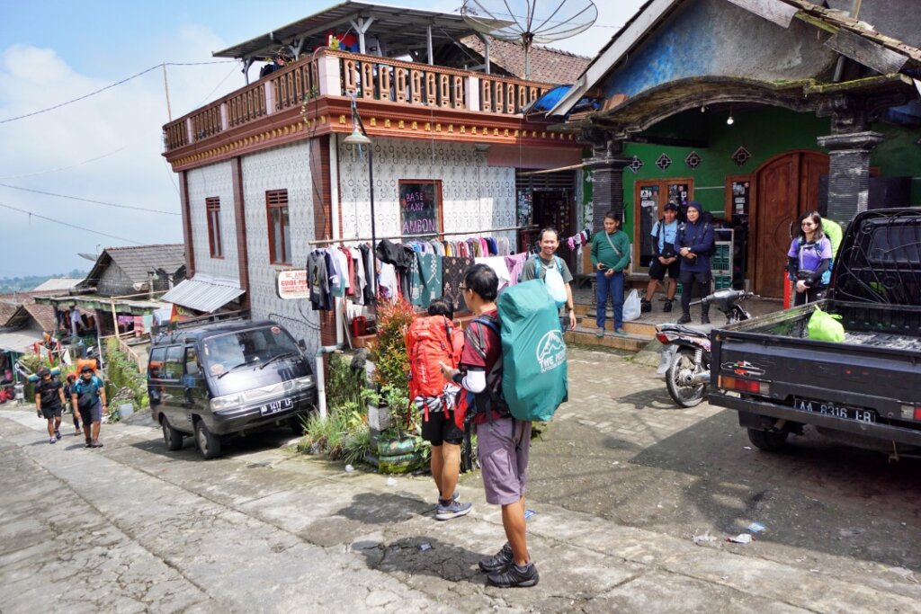 Rumah Pak Ambon sekaligus Basecamp Ambon Adventure di Dusun Suwanting, Banyuroto, Magelang