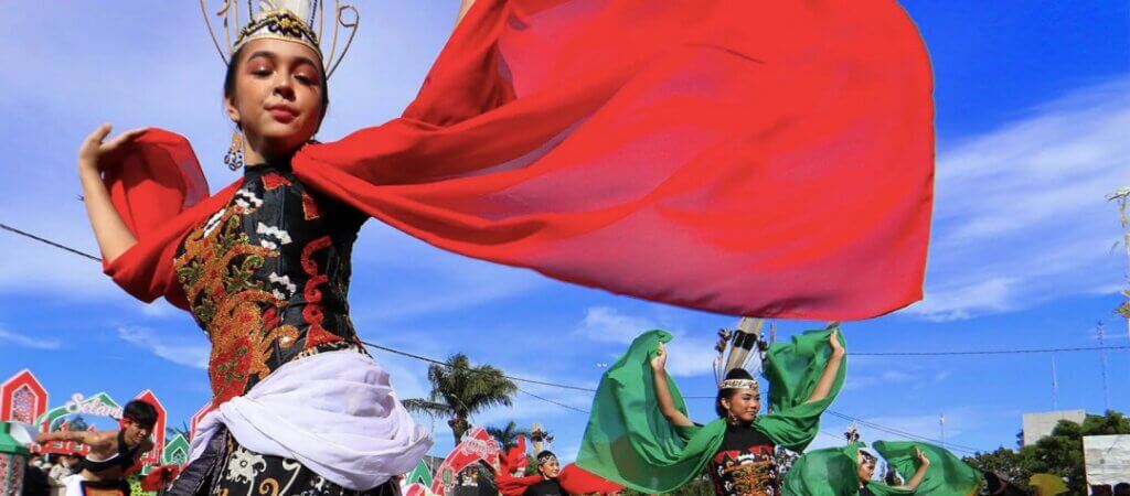 Atraksi tari di Festival Budaya Isen Mulang, Kalimantan Tengah