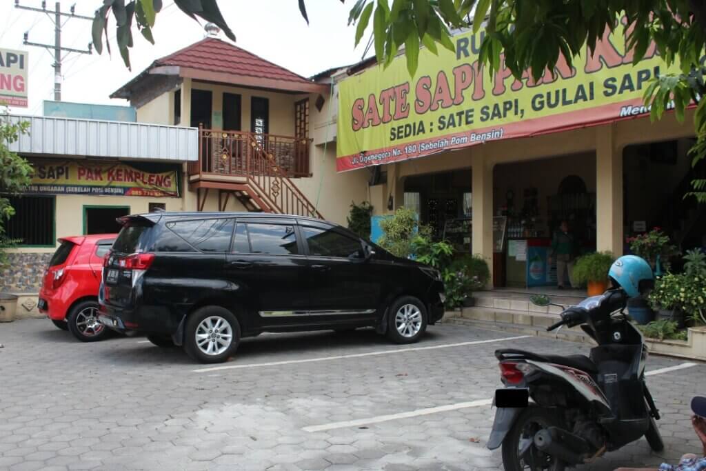 Rumah Makan Sate Sapi Pak Kempleng 3 di Jalan Diponegoro 180, Ungaran