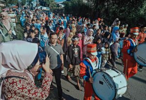 Bergembira dalam Tradisi Pawai Samenan