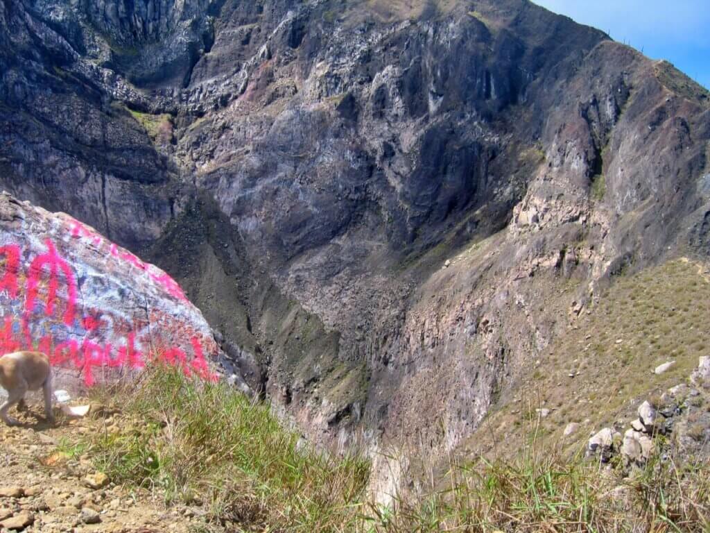 Pendakian Gunung Ile Boleng di Pulau Adonara