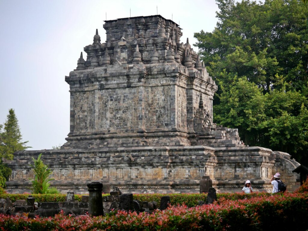 Telusur Candi-Candi Buddha di sekitar Borobudur