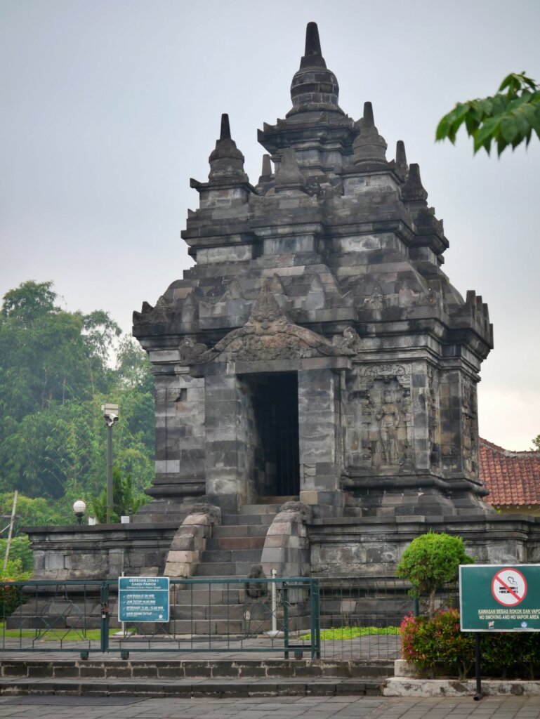 Telusur Candi-Candi Buddha di sekitar Borobudur