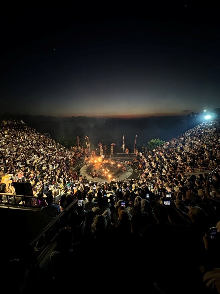 Tari Kecak dan Kontemplasi yang Menampar Diri