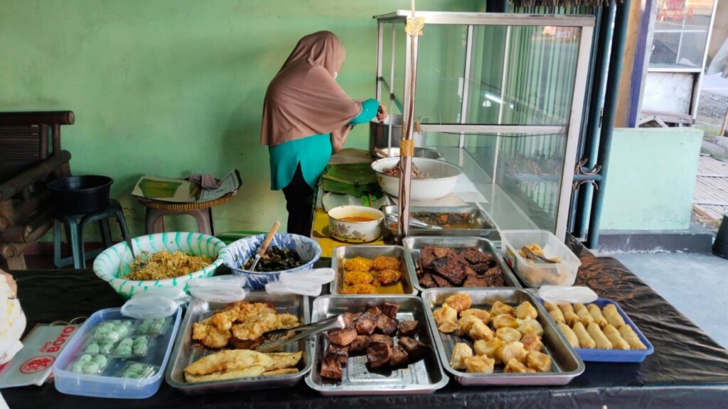 Demi Sebungkus Bubur Gudeg Mbah Reso