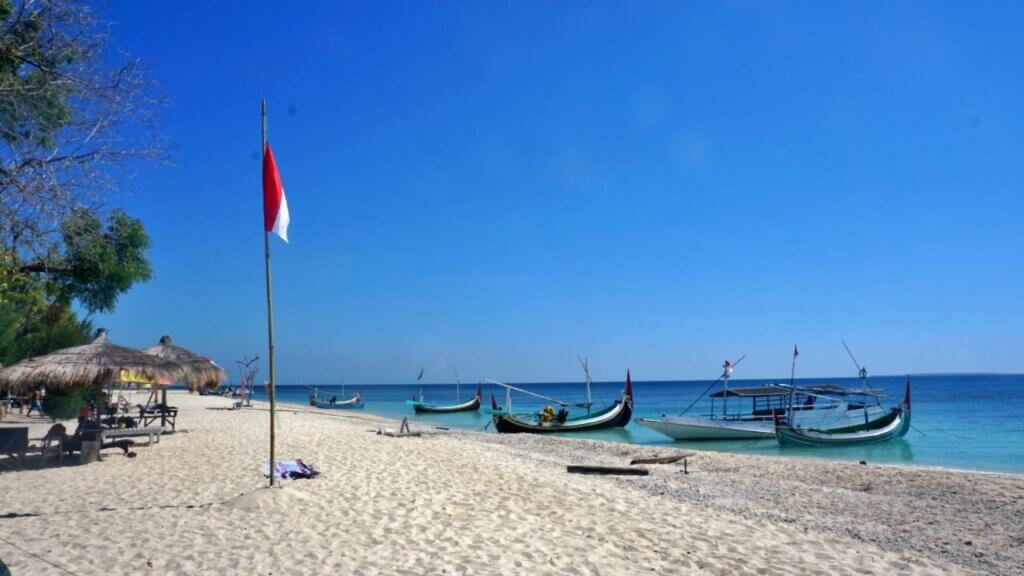 Perjalanan ke Pantai Sembilan dan Gili Labak Madura