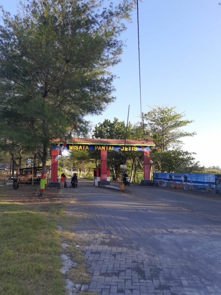 Pantai Jetis, Destinasi “Healing” Ekonomis di Purworejo