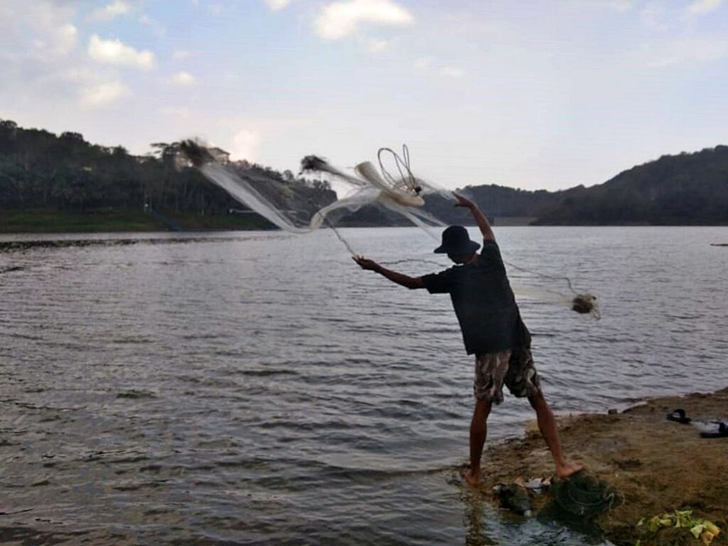 Mengulik Kehidupan Warga di Sekitar Waduk Sermo Kulon Progo