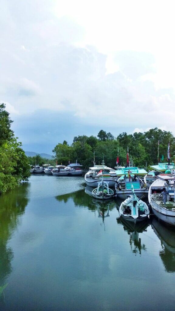 Di Hutan Itu, Raden, Mengapa Kau Ditelan Sejarah? (1)