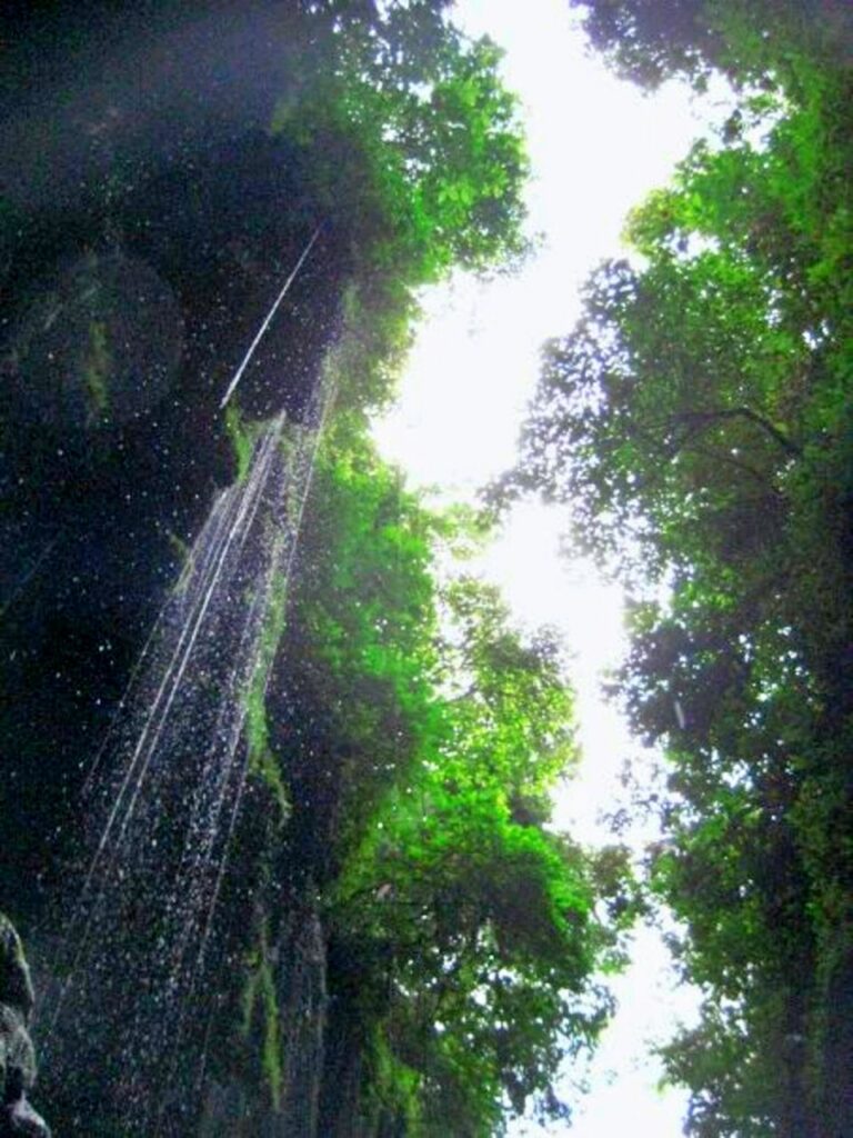 Merah Putih Berkibar di Green Canyon