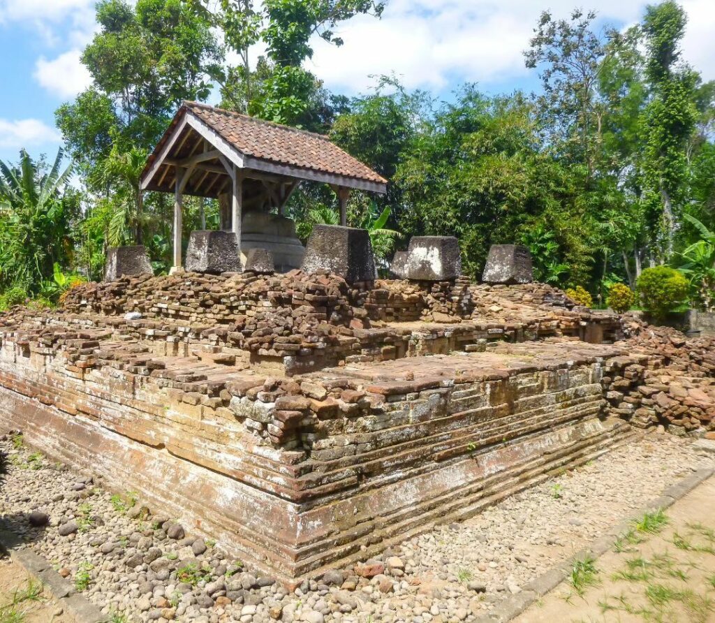 Penelusuran Jejak Pecinan hingga Pertapaan Dyah Gayatri di Tulungagung