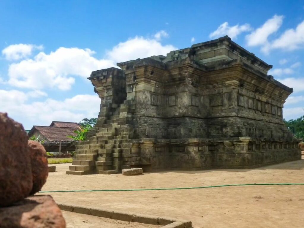 Penelusuran Jejak Pecinan hingga Pertapaan Dyah Gayatri di Tulungagung