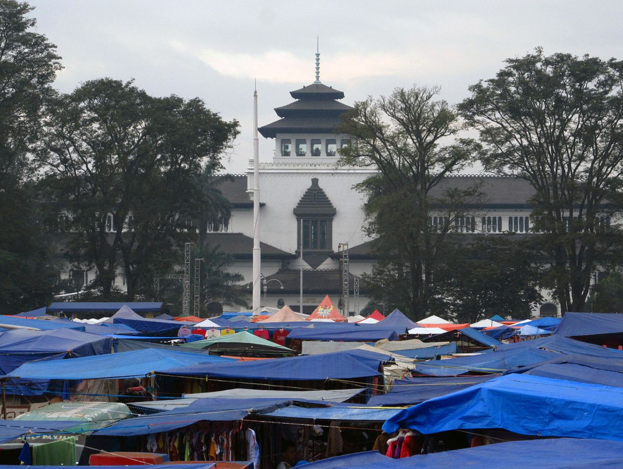 Gasibu, Lapangan Multifungsi yang Sempat Tertutup Tenda Biru