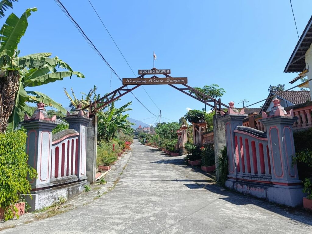 Di Kampung Wisata Dangean, Minggu Pahing adalah Kunci