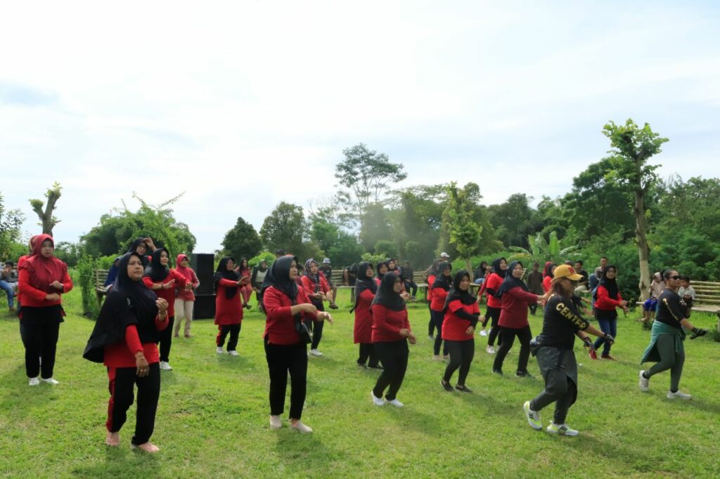 Pertunjukan kesenian reog di Pasar Ngatpaingan/Danang Nugroho