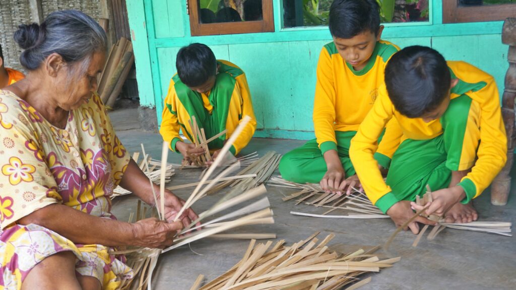 Berwisata sembari Bermain di Kampoeng Dolanan Pring Kebonsari