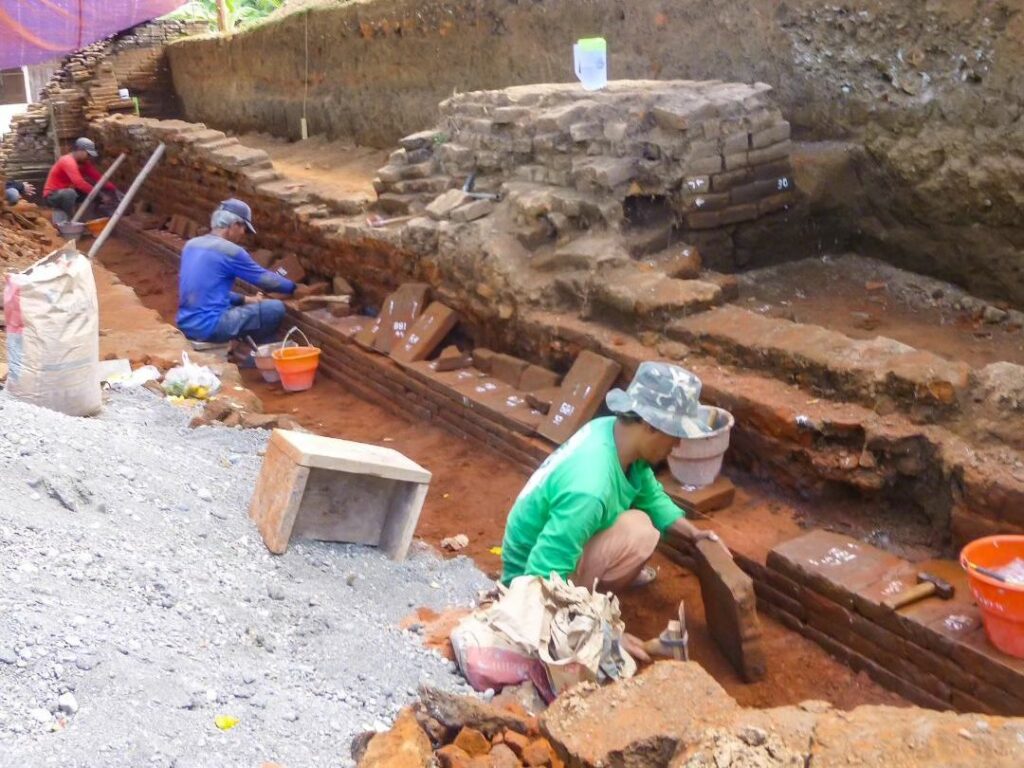 Penelusuran Jejak Pecinan hingga Pertapaan Dyah Gayatri di Tulungagung