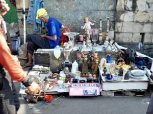 Menyusuri Lapak Pedagang Pasar Loak Jembatan Item Jakarta