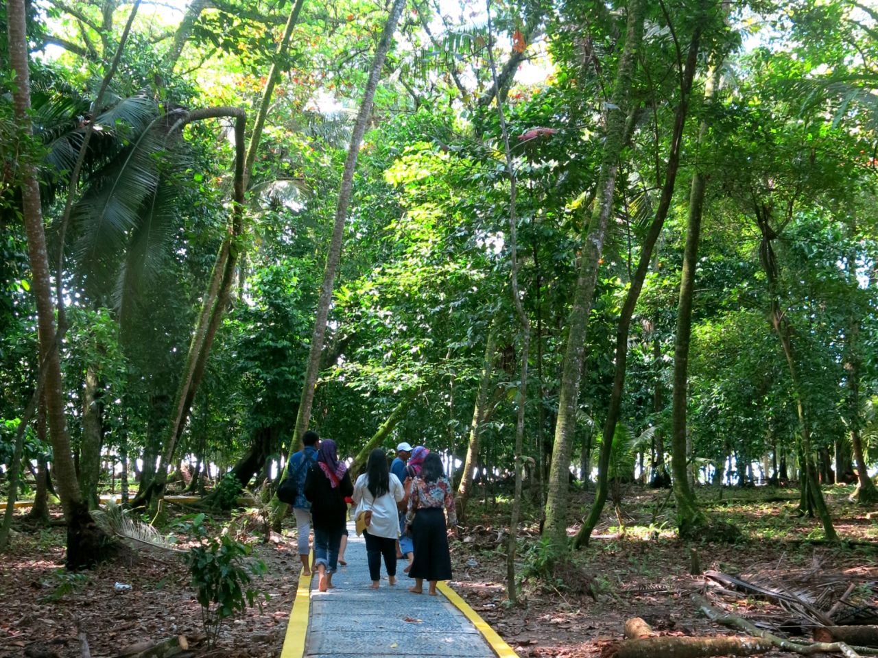 Perjalanan Sehari Keliling Pulau Angso Duo