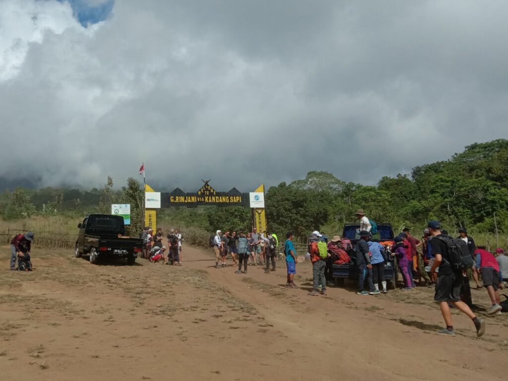 Menikmati “Tujuh Bukit Kegembiraan” di Rinjani