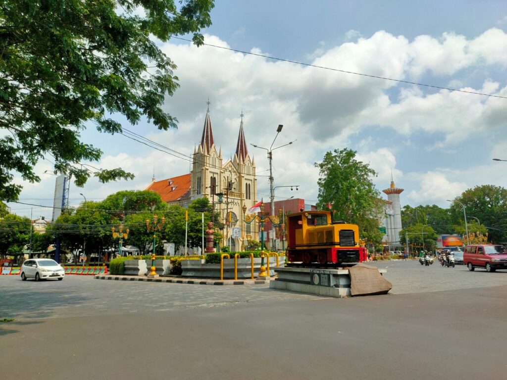 Sekitar Alun-Alun Merdeka Malang: Memaknai yang Tak Bermakna (1)