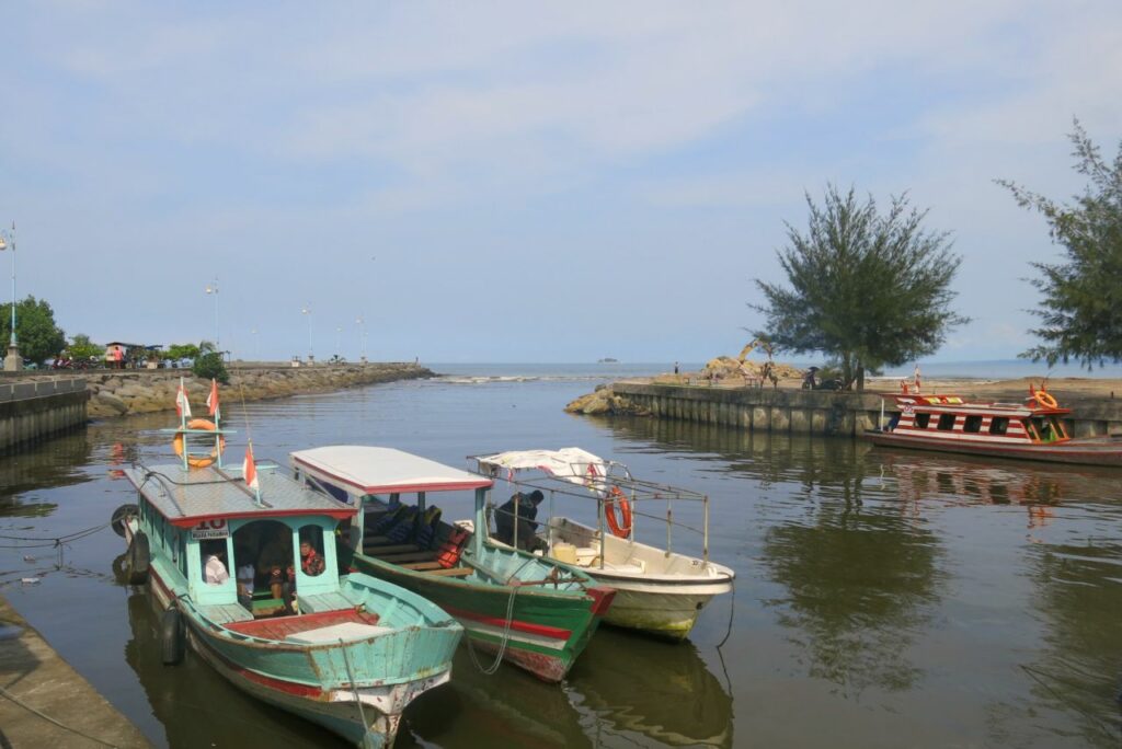 Perjalanan Sehari Keliling Pulau Angso Duo