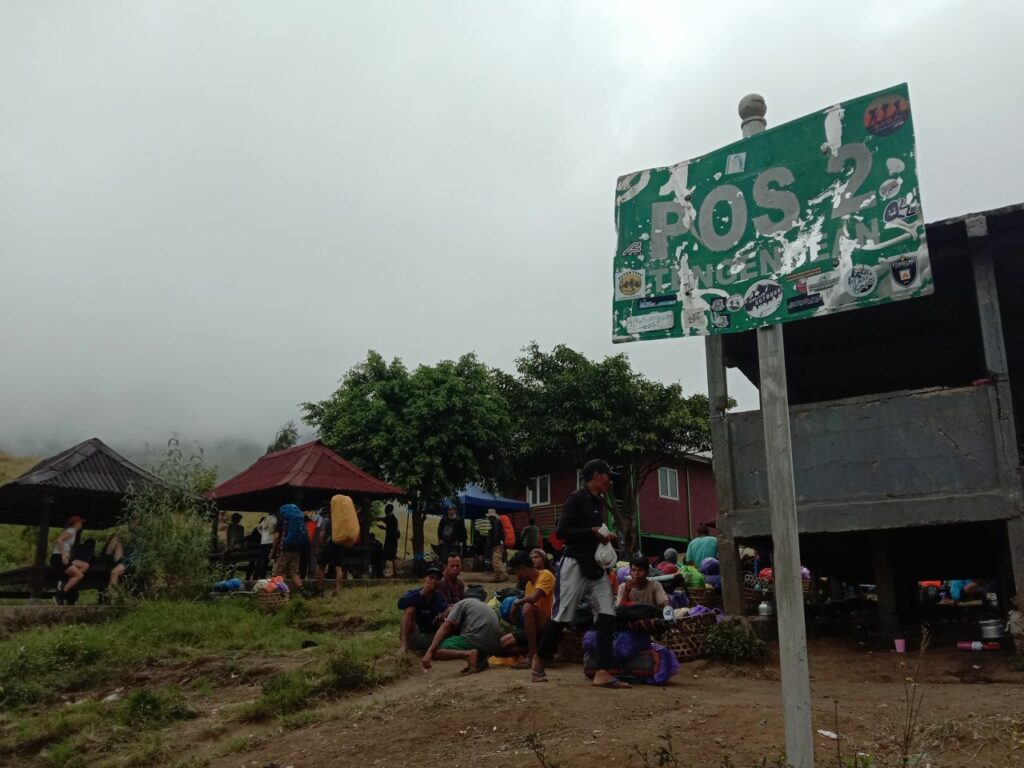 Menikmati “Tujuh Bukit Kegembiraan” di Rinjani