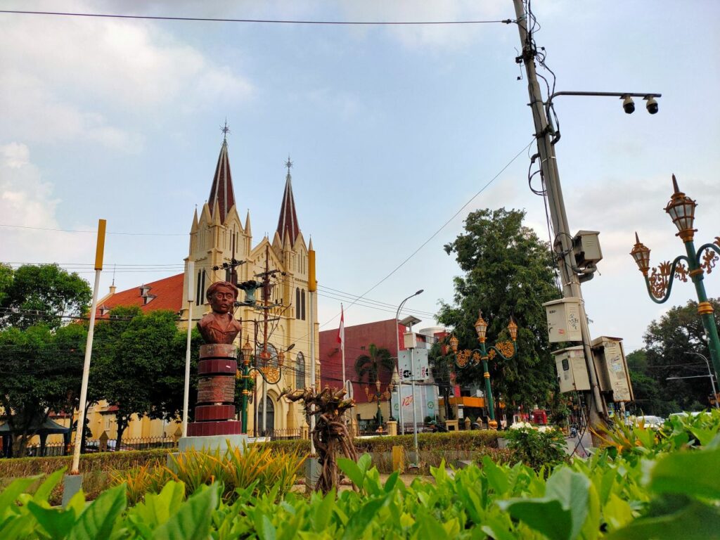 Sekitar Alun-Alun Merdeka Malang: Memaknai yang Tak Bermakna (1)