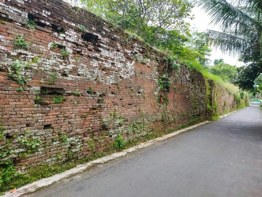 Sepenggal Kisah Penelusuran Jejak Pewaris Takhta Keraton Kartasura