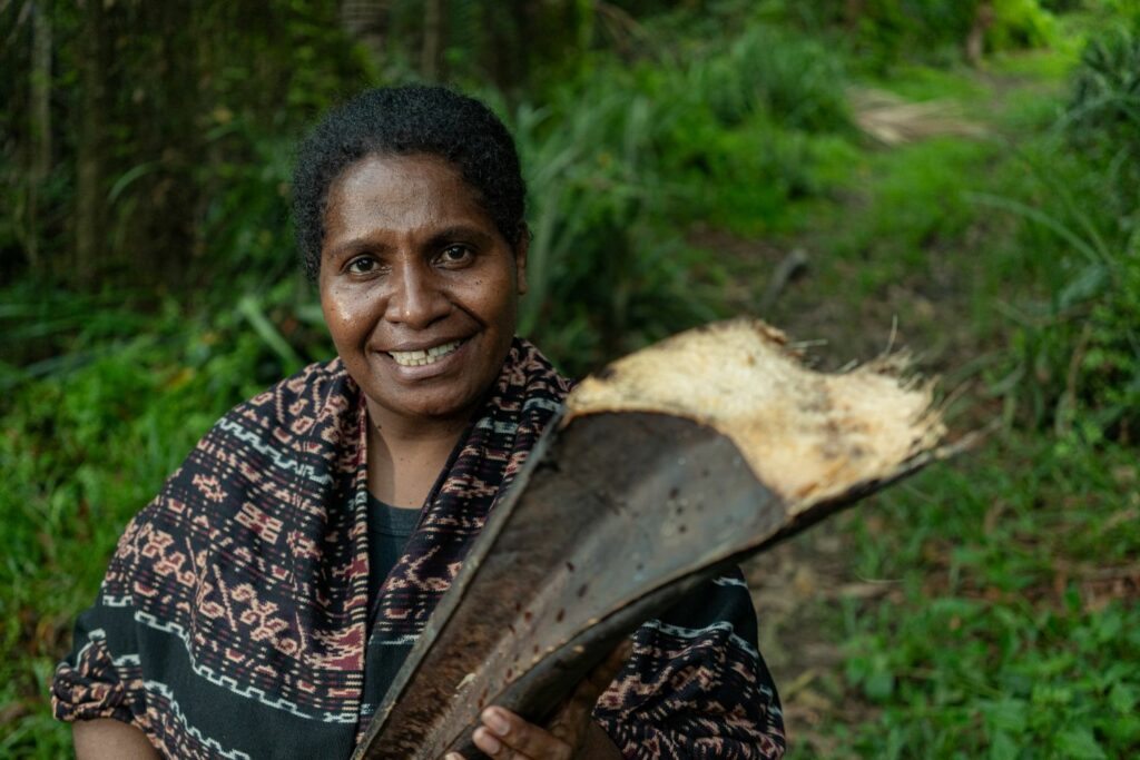 Yuliance Ulim: Pembuat Garam Hutan dari Papua