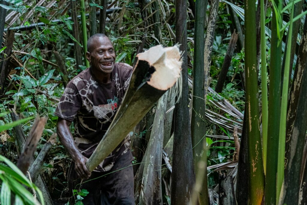 Yuliance Ulim: Pembuat Garam Hutan dari Papua