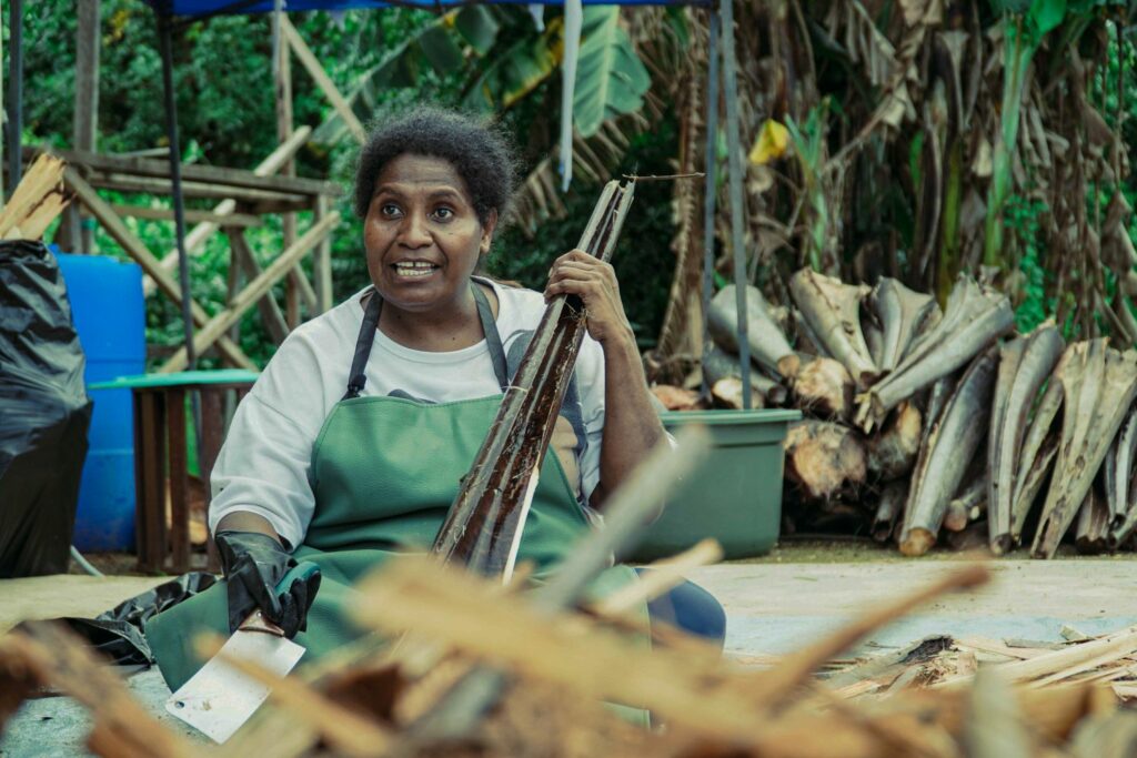 Yuliance Ulim: Pembuat Garam Hutan dari Papua