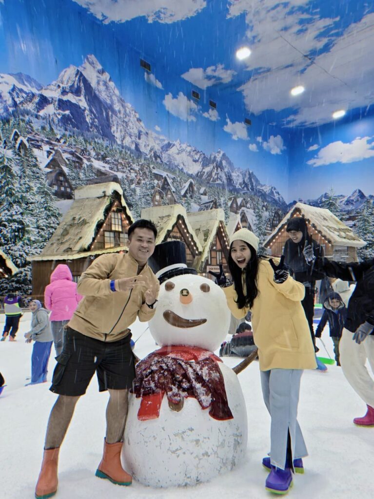 Mendadak Main Salju di Trans Snow World Bintaro