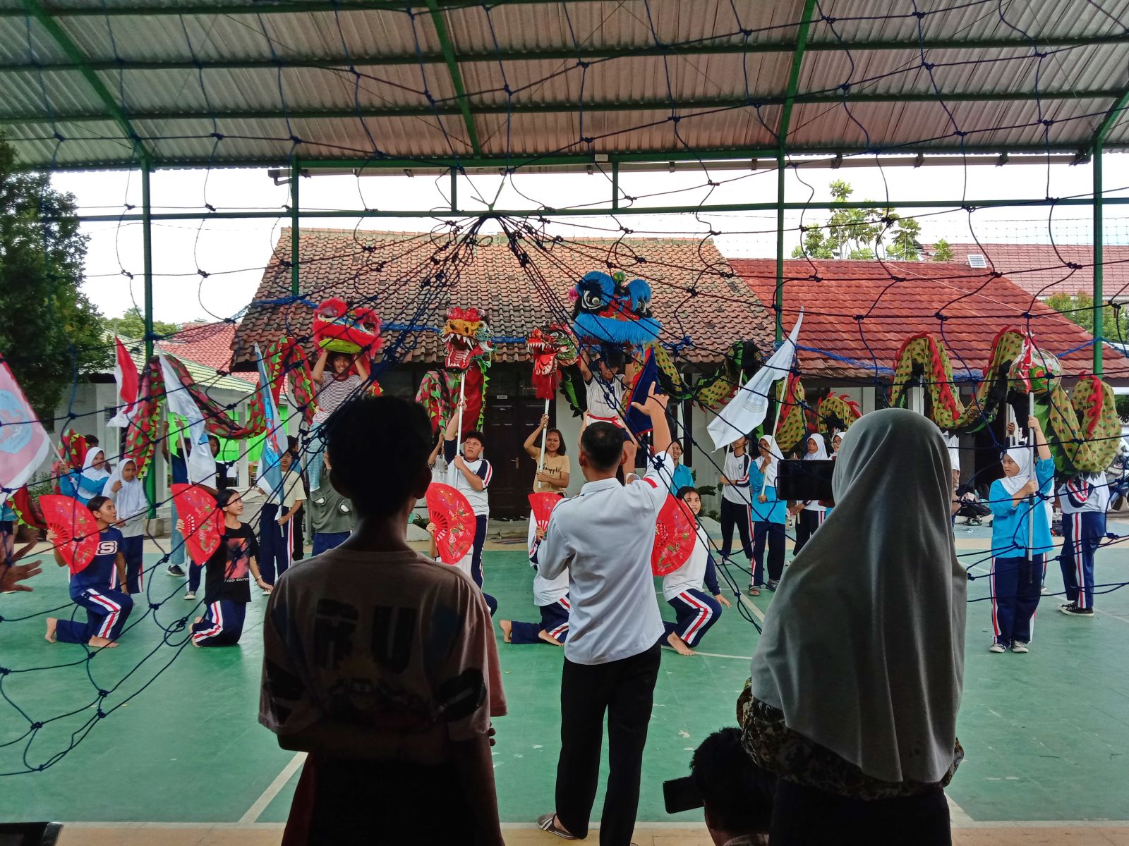 Belajar Barongsai pada Anak Sekolah Luar Biasa