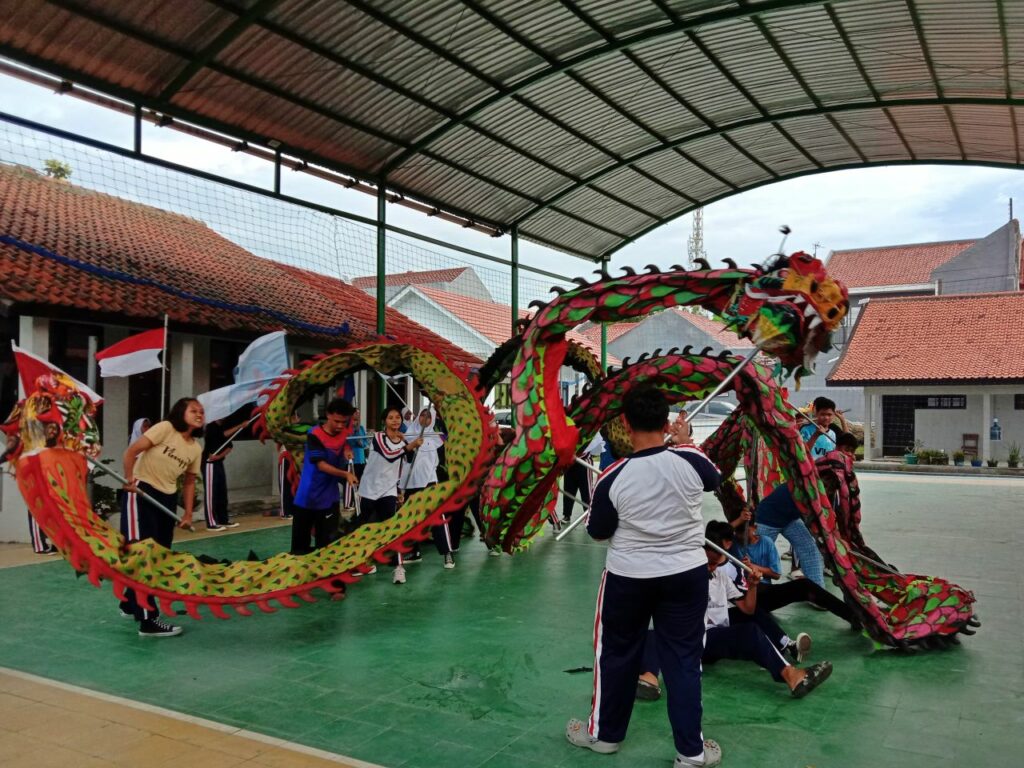 Belajar Barongsai pada Anak Sekolah Luar Biasa
