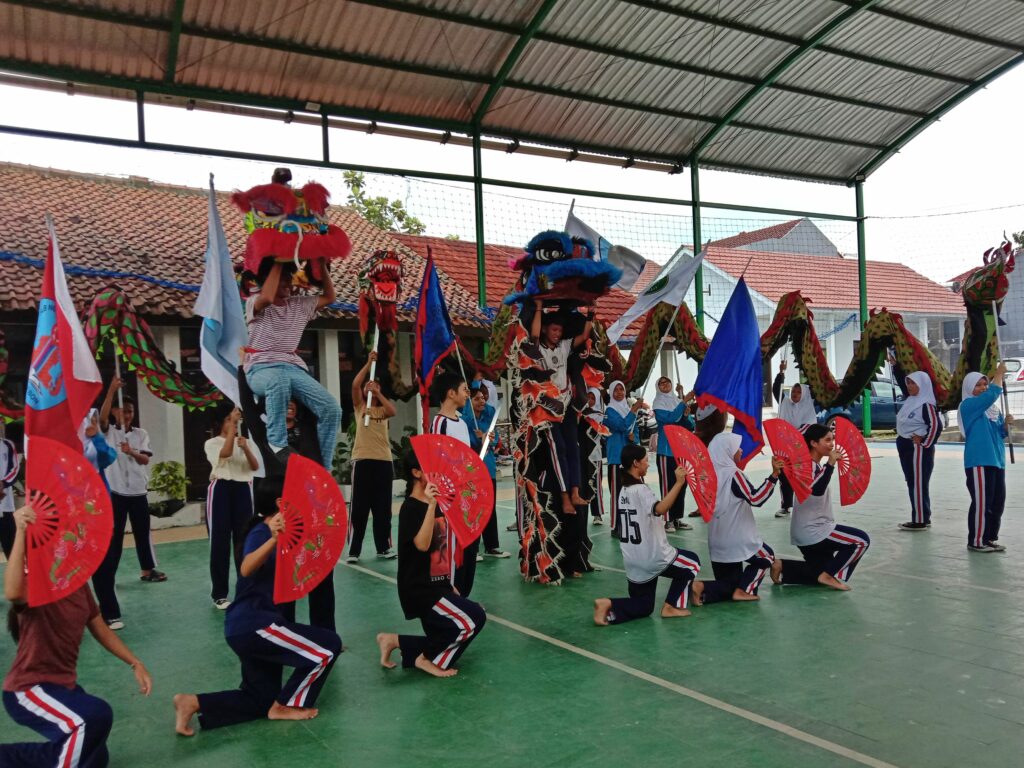 Belajar Barongsai pada Anak Sekolah Luar Biasa