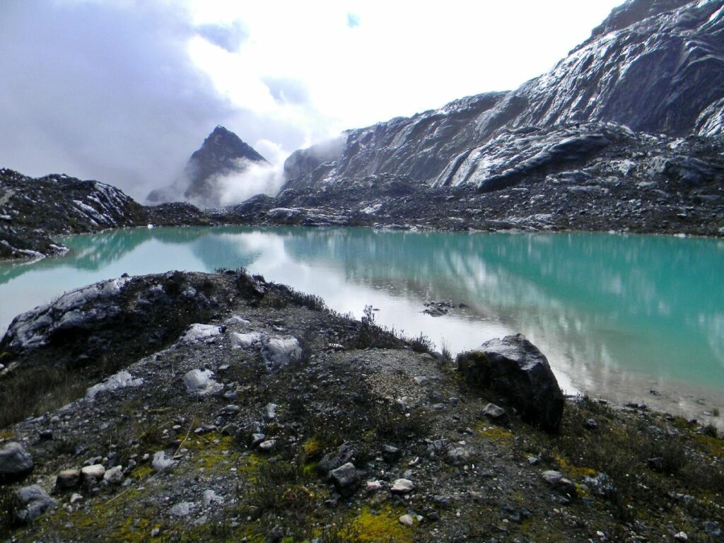 Carstensz Pyramid dan Puncak-puncak Tertinggi Papua di Pegunungan Sudirman dan Jayawijaya