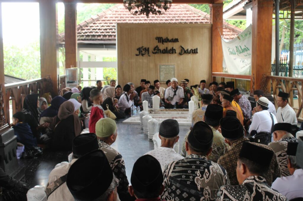 Berziarah ke Makam K.H. Sholeh Darat, Mahaguru Ulama Nusantara