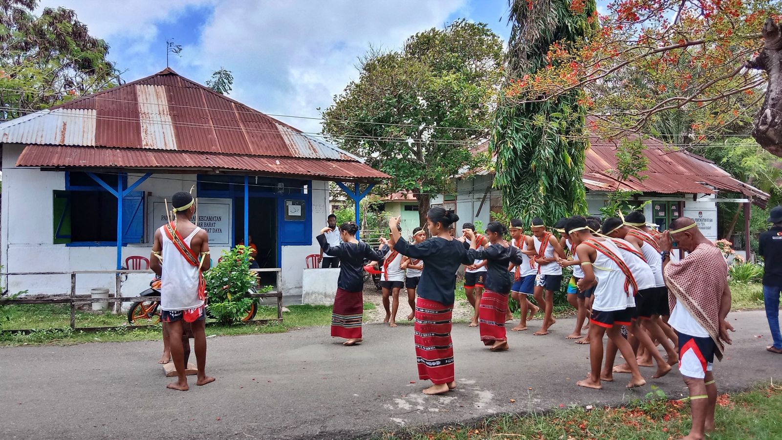 Kisah yang Hidup dalam Tari Seka Besar